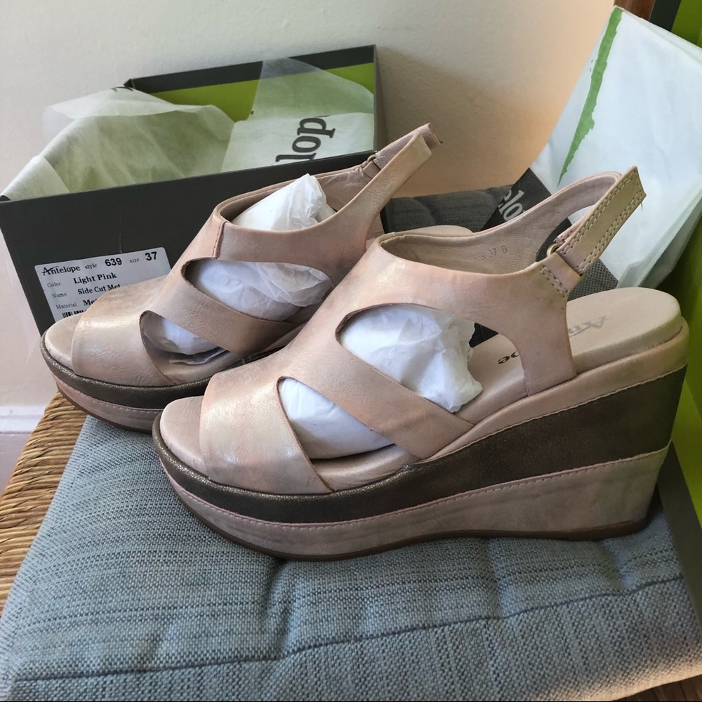 Antelope wedge shoes